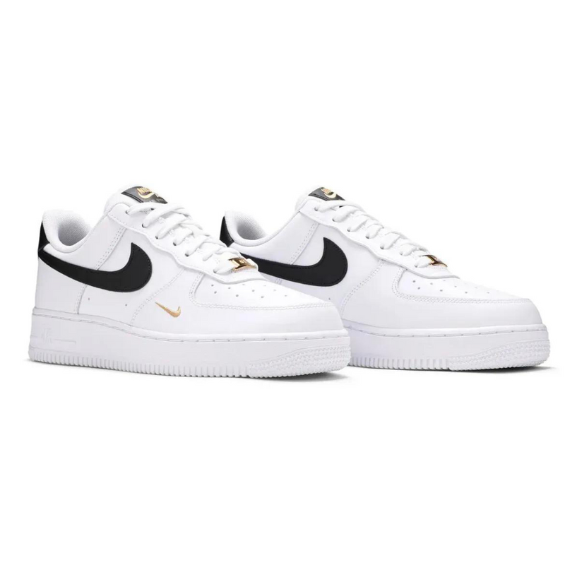 Nike Air Force 1 Essential - Branco e Preto